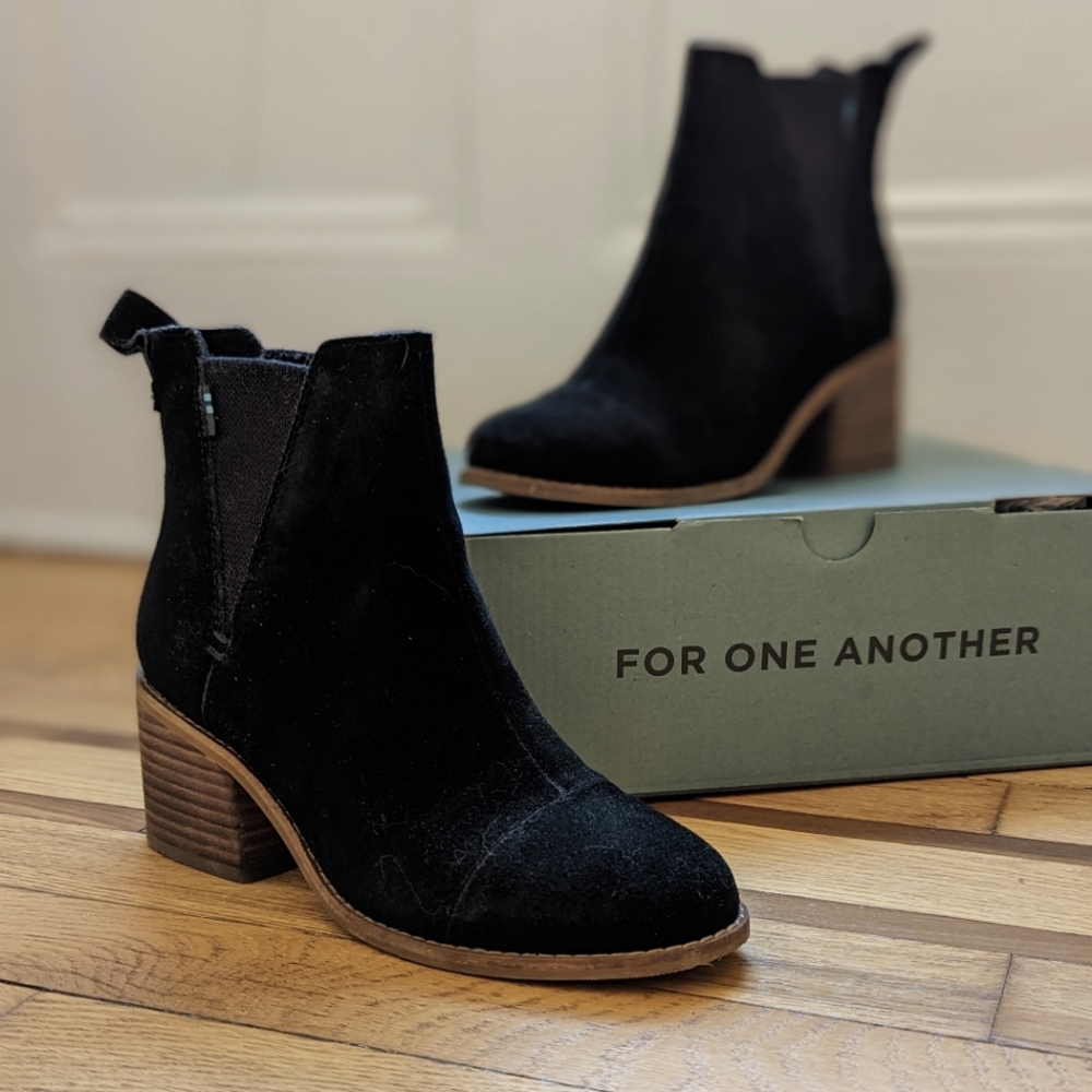 TOMS Size 5 Esme Black Suede Ankle Boots